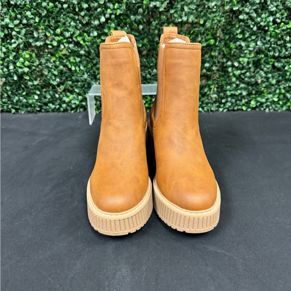 DV By Dolce Vita Darcel Boots - W5.5 - Picture 3 of 10